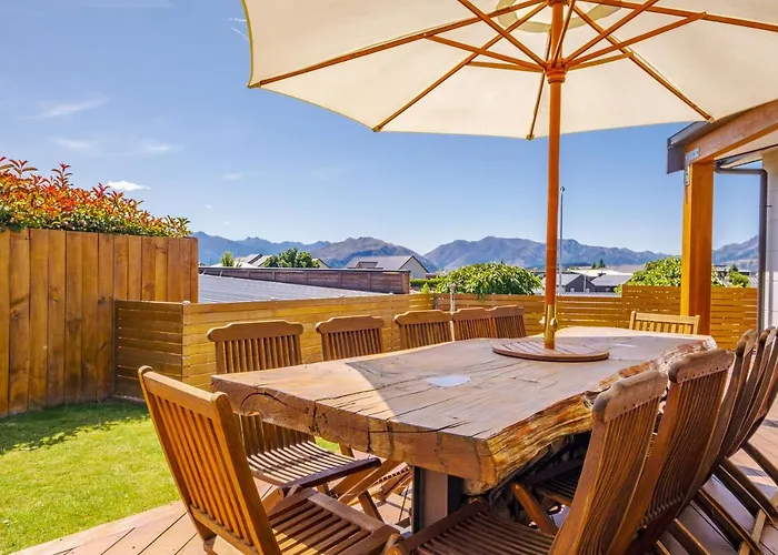 Lakeside Luxury - *