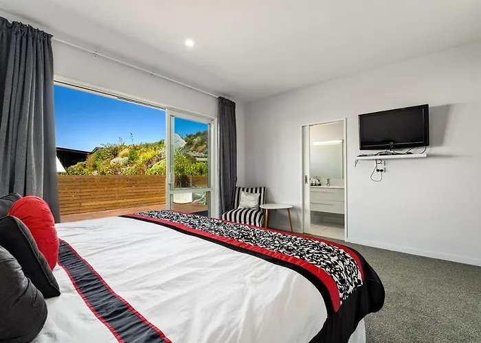 Lakeside Luxury -