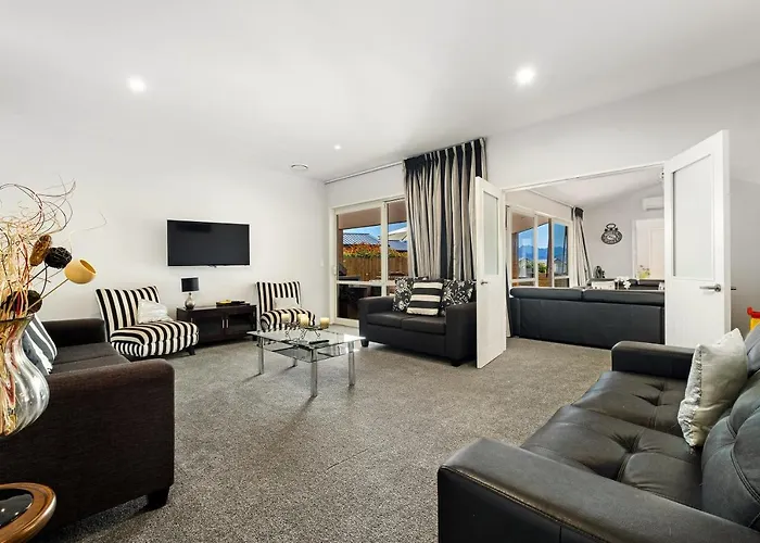 Lakeside Luxury -