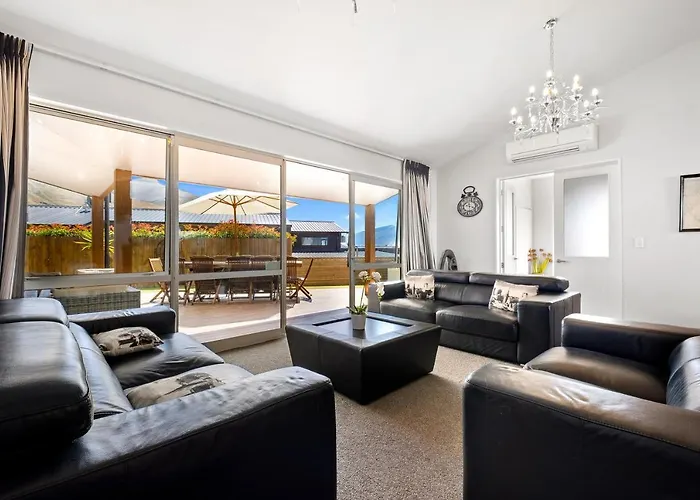 Lakeside Luxury - Wanaka