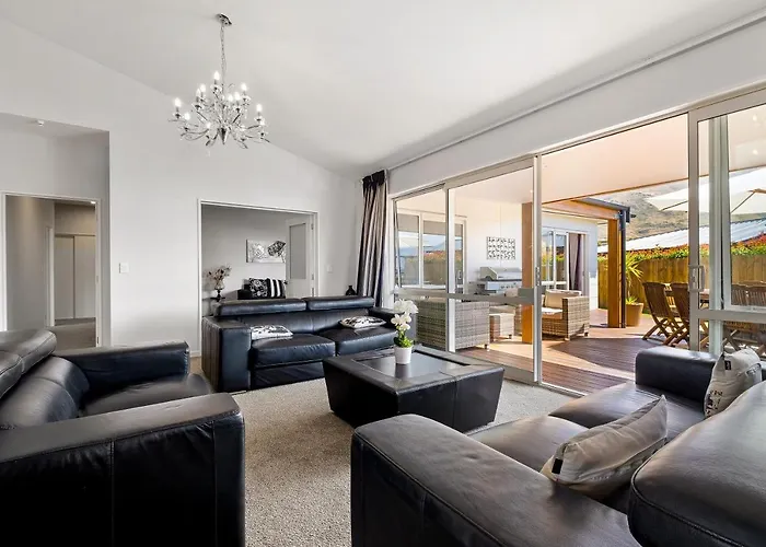 Lakeside Luxury - Wanaka