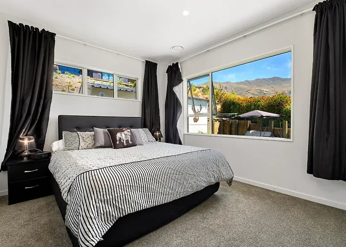 Lakeside Luxury - Wanaka